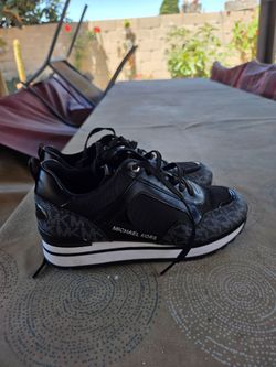Mk shoes size 6 for women