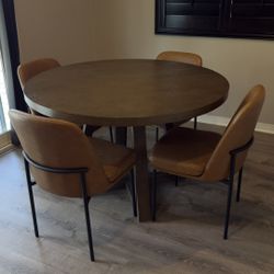 Round Table And 4 Chairs