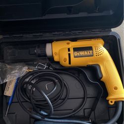 Dewalt power drill D21008 like new 40 Price is firm 3/8 (10mm)