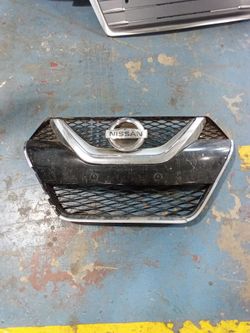2017 Nissan Maxima Front Grille