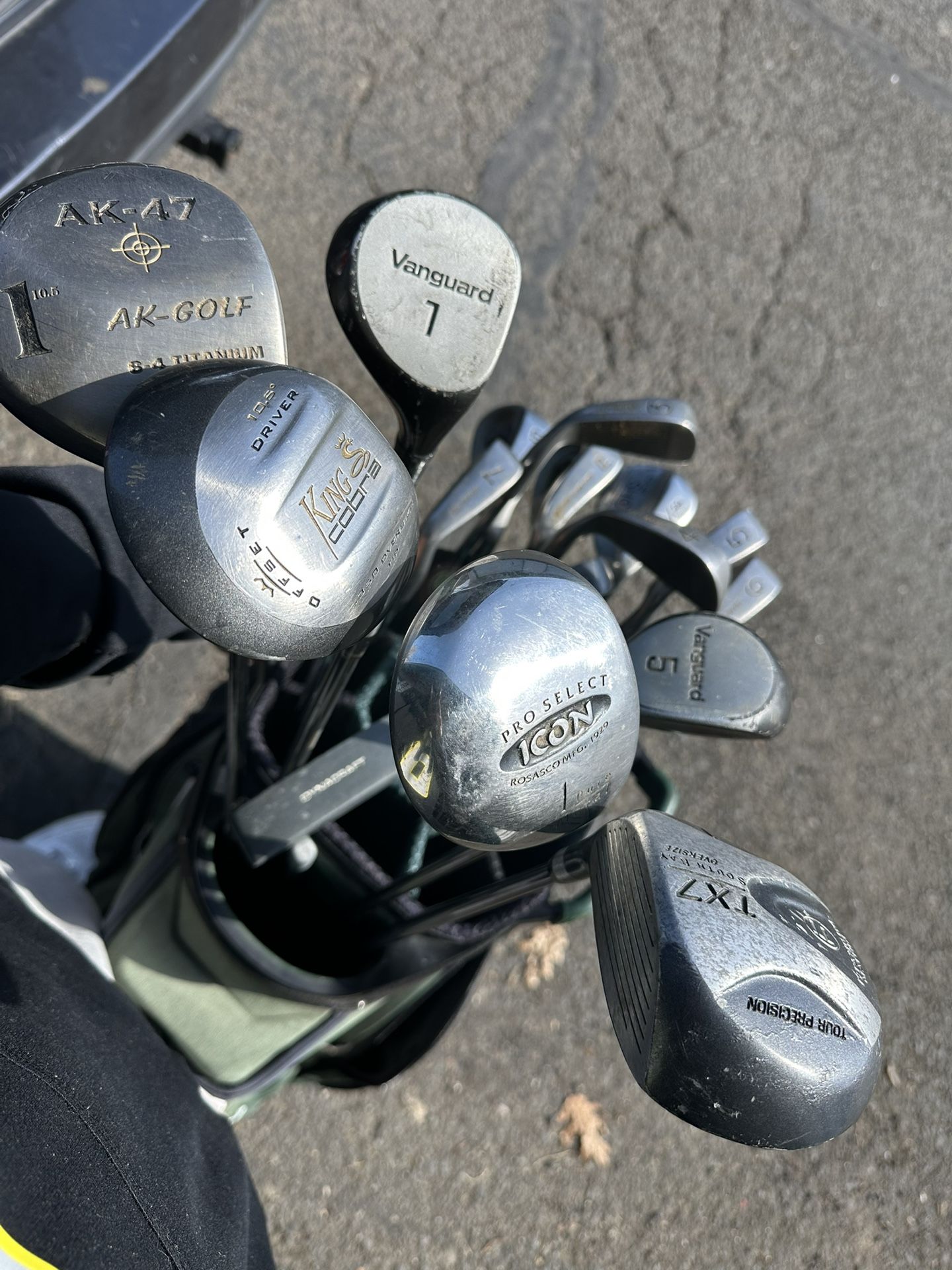 Green Calloway Cart Bag Golf Clubs