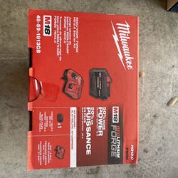 Milwaukee M18 18-Volt Lithium-Ion REDLITHIUM FORGE Starter Kit with 12. 0Ah Battery and Charger 48-59-1813GB