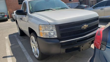 2011 Silverado v6 4.3 clean title short bed