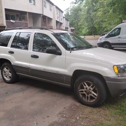Must Sell 2004 Jeep Grand Cherokee Laredo 