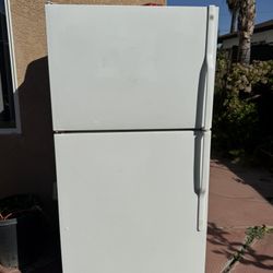 GE FRIDGE 