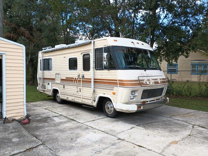 Chevy Winnebago Chieftain 1984