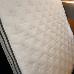 King Size Mattress And Box Springs Like New!!! 