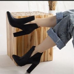 Super Comfortable Black Ankle Boots