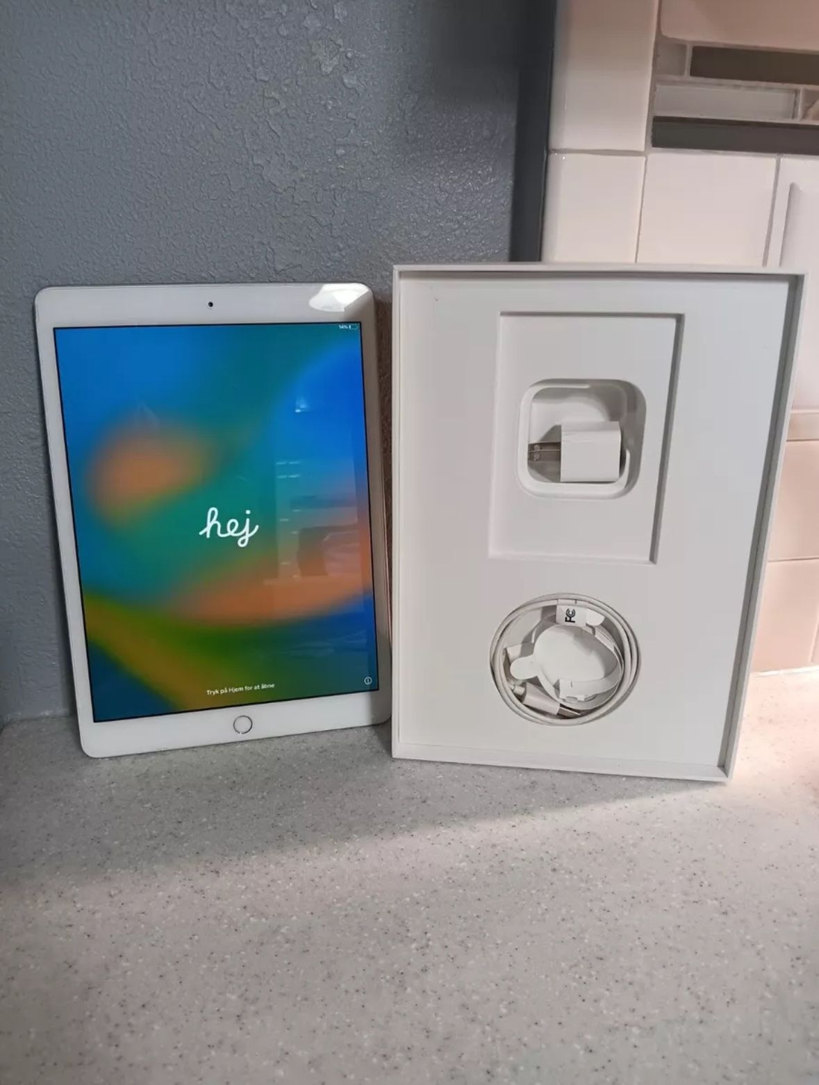 Apple iPad PERFECT Condition