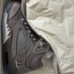 New Men’s Size 9.5 Jordan 5 Wolf Grey 