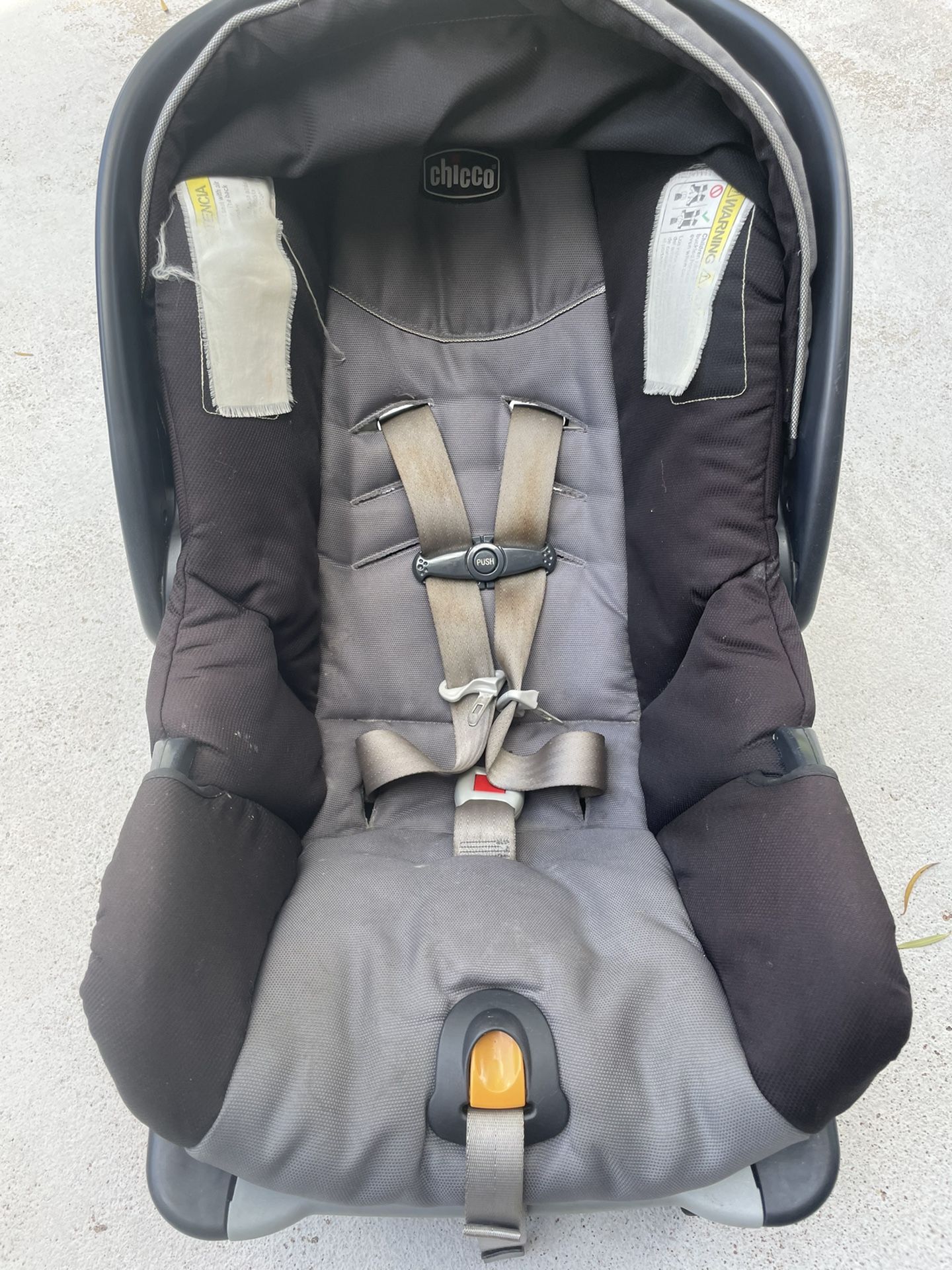 Chicco Rear Facing Car seat 