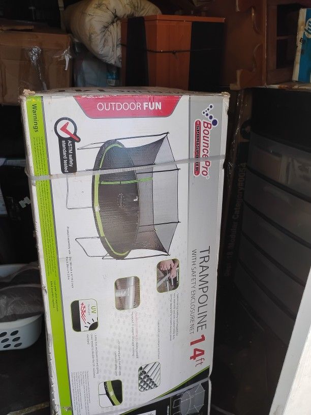 14' Trampoline w/Safety Enclousure