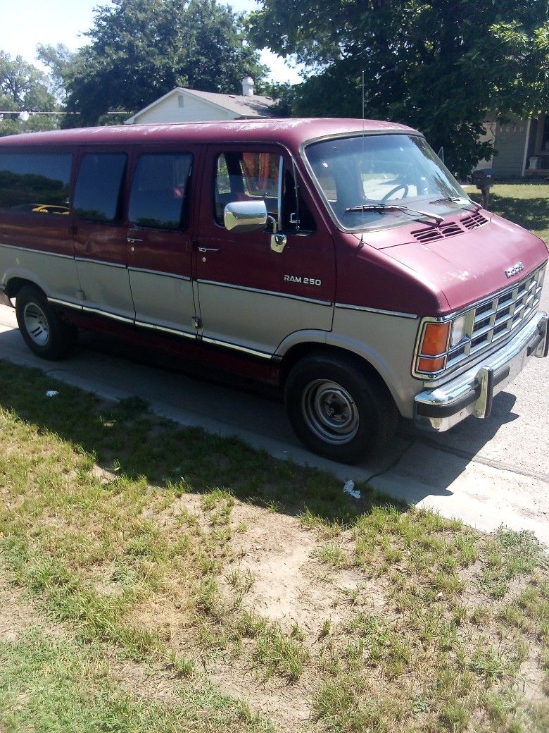 Runs And Drives Older 1991 Dodge V 250 2 Long Row Seats In The Back That Comes Out So Plenty Of Room Inside Is Very Nice For It's Age Asking 2500