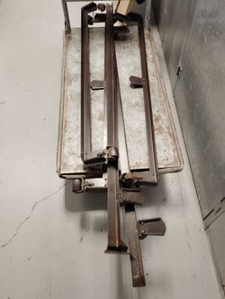 Adjustable bed frame