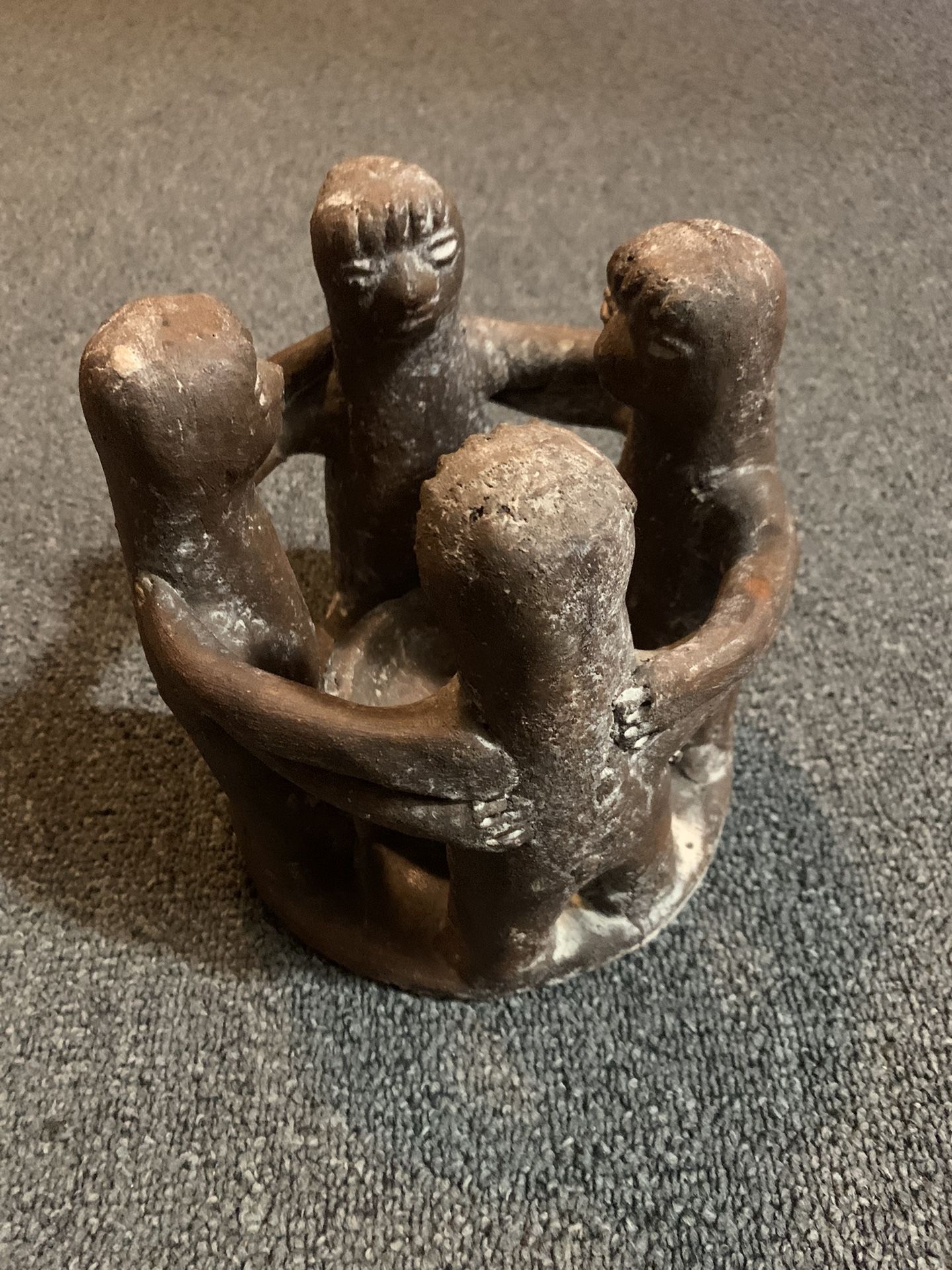 Circle of friends candle holder 