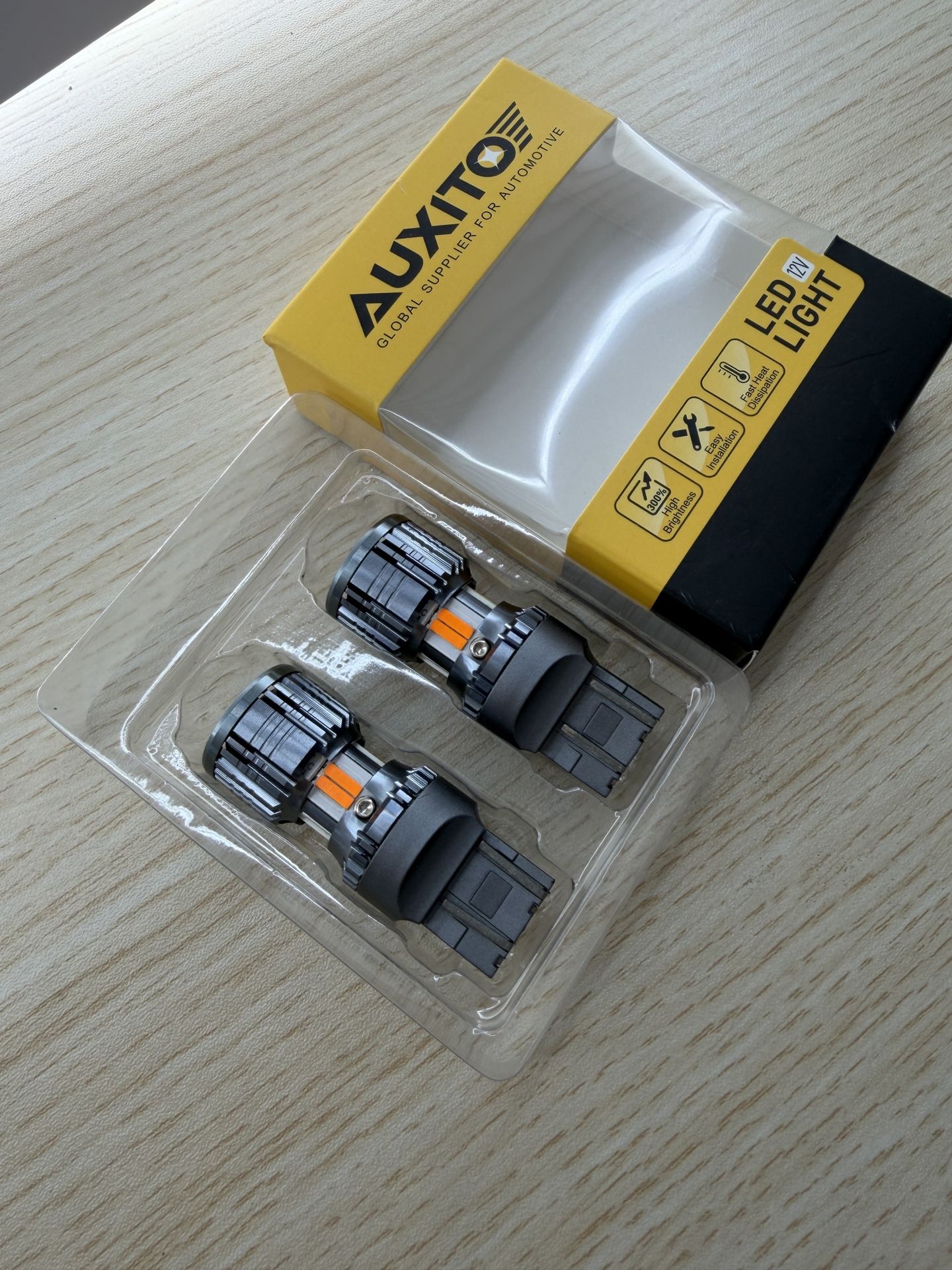 Brand New AUXITO CANBUS 7NA Switchback LED Bulbs with Built-in Resistor Anti Hyper Flash 7443A 7444NAK T20 Dual Color Amber Turn SKU213-S1