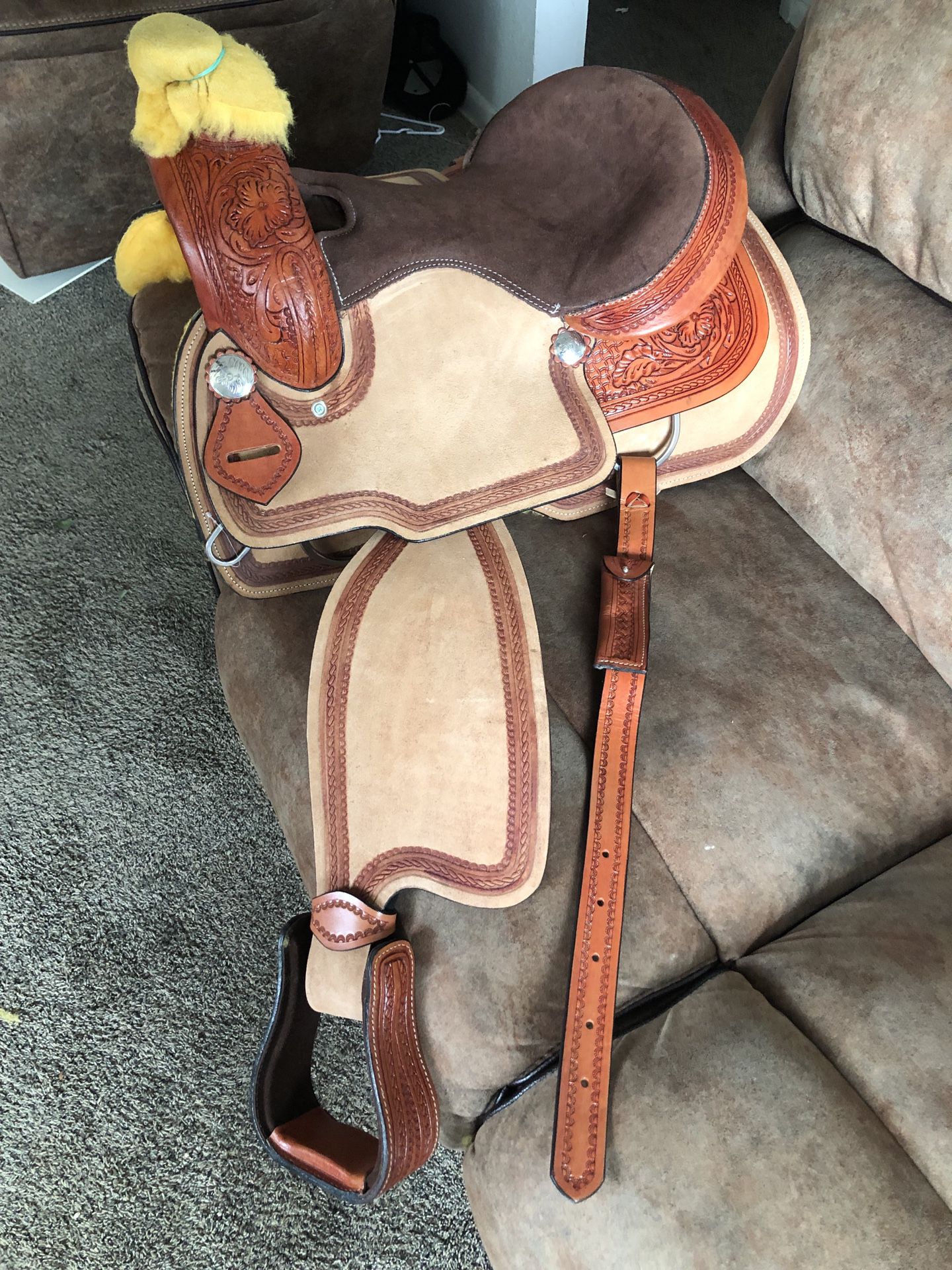 Western saddle15”