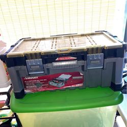 HUSKY CANTILEVER TOOLBOX 22”