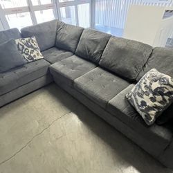 Modern Gray Sectional Sofa (couch)