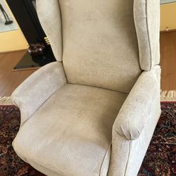 Like new Queen Ann Style Recliner, Sage color