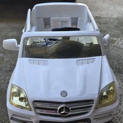 Mercedes Benz Kids Electric Car Needs Battery Cracked Windshield