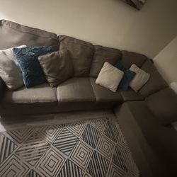 Sectional With Pillows And Rug 
