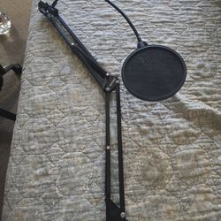 Microphone scissor boom arm