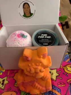 Lush cosmetics bath set
