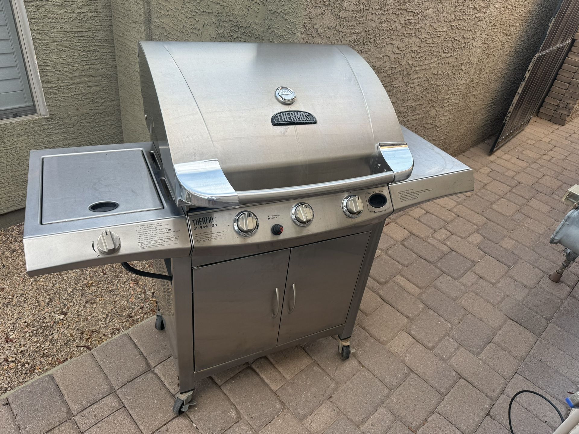 Thermos Stainless Steel 3 burner grill, with side burner.