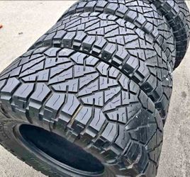 35x12.50/18 Nitto Tires Con 80% de Vida Las 4