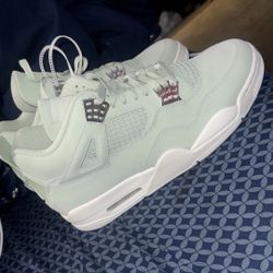 Jordan 4 Seafoam size 10.5