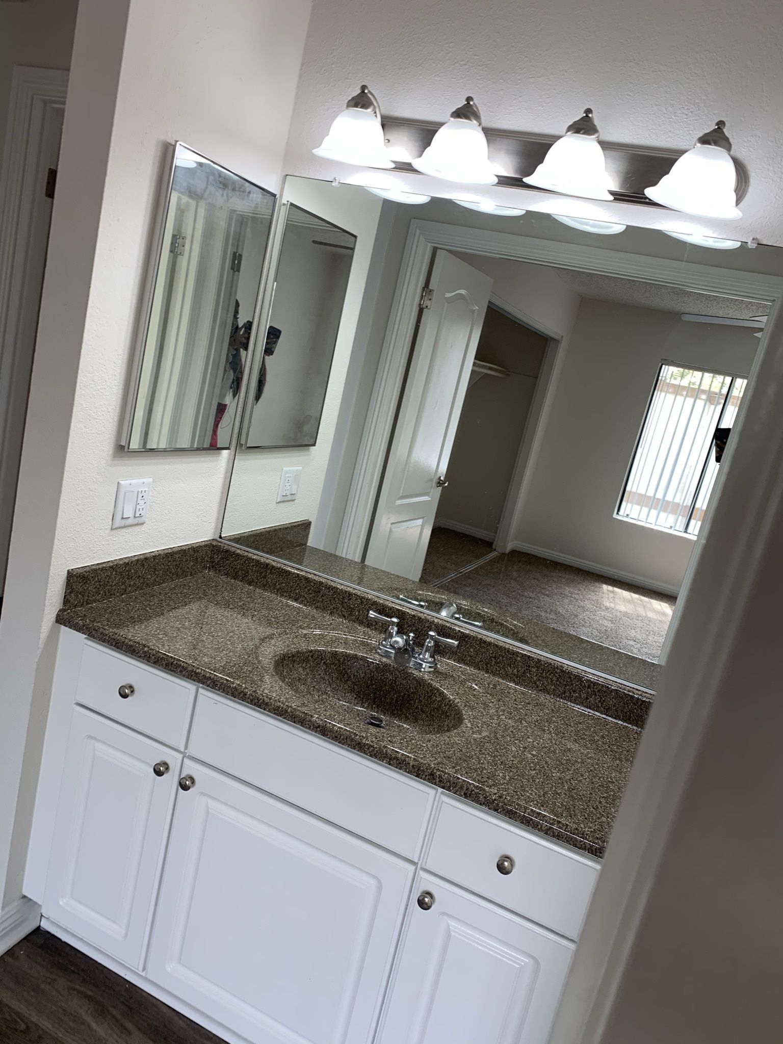 COMFORTABLE 2BED1BATH