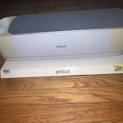 Cricut Explore® 4 + Everything Bundle + Cricut Access™ Subscription