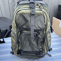 Eagle Creek Switchback Max ES 22 Rolling Backpack 22" Carry On Green Luggage