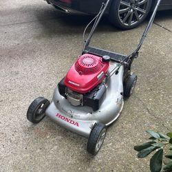Honda Self-Propelled Lawn Mower – Runs Great!