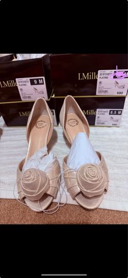 Women sandals low heels size 8.5