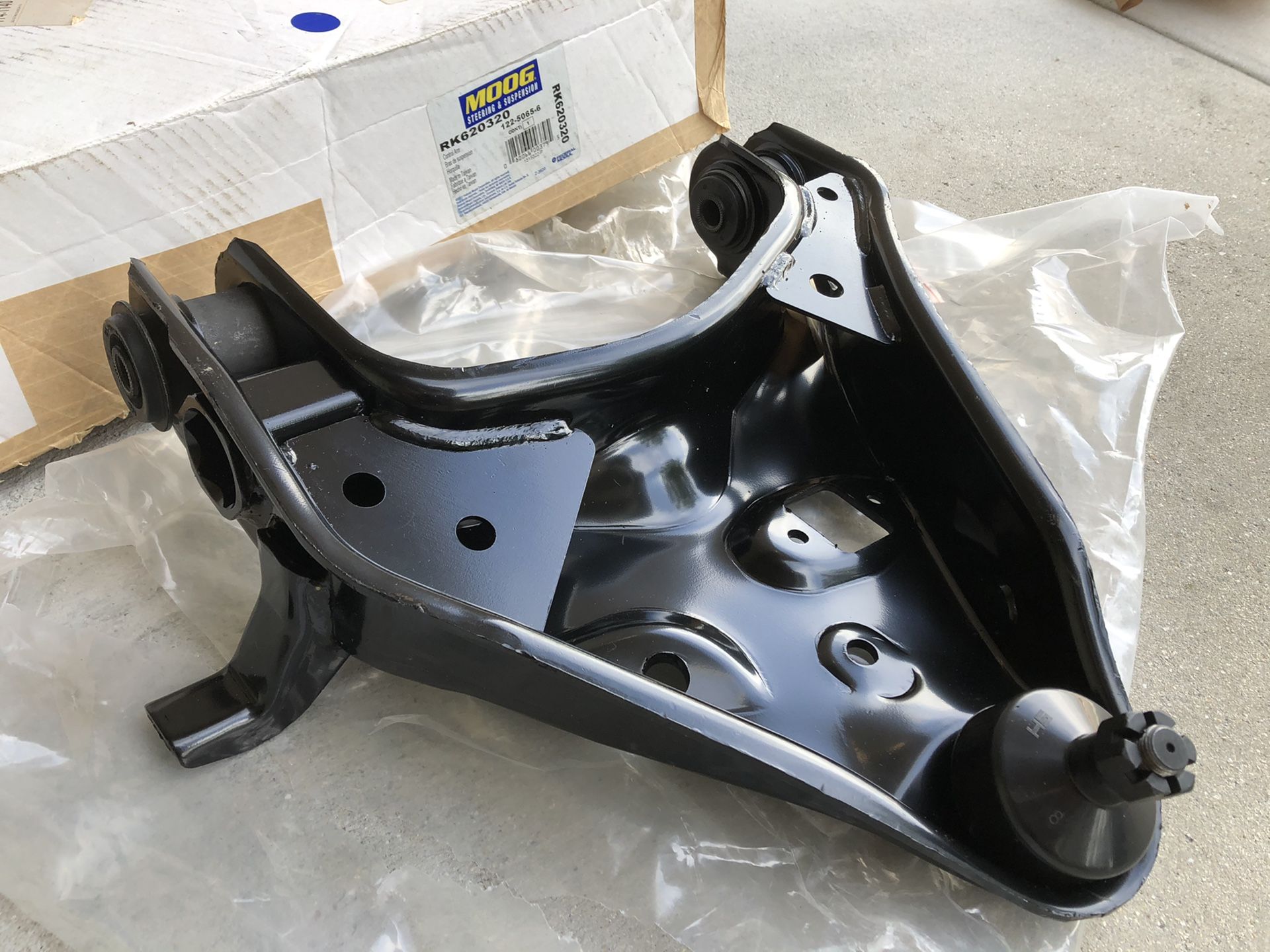 Moog lower front right side control arm & ball joint assembly fitting 04 Ford Sport Trac pt.#RK620320