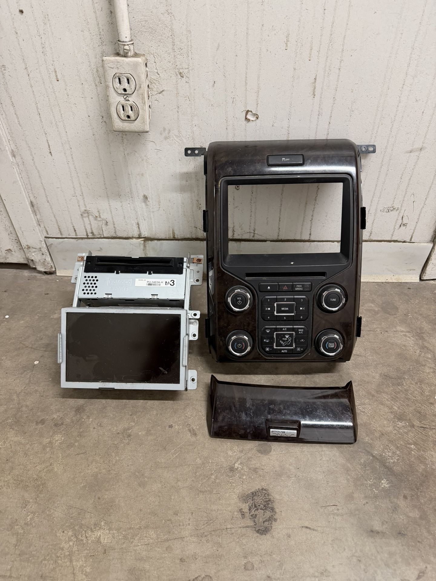 F150 Screen Radio And Bezel