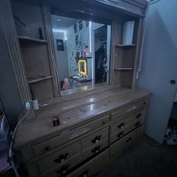 Dresser/vanity 