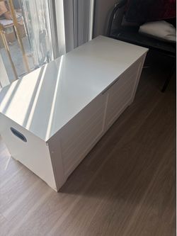 Bench toy box