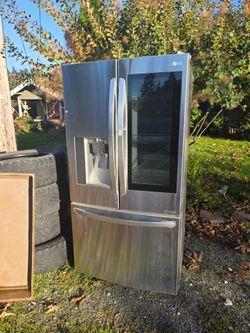 LG French Door Refrigerator with InstaView