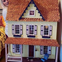 1:12 Scale Wooden Dollhouse