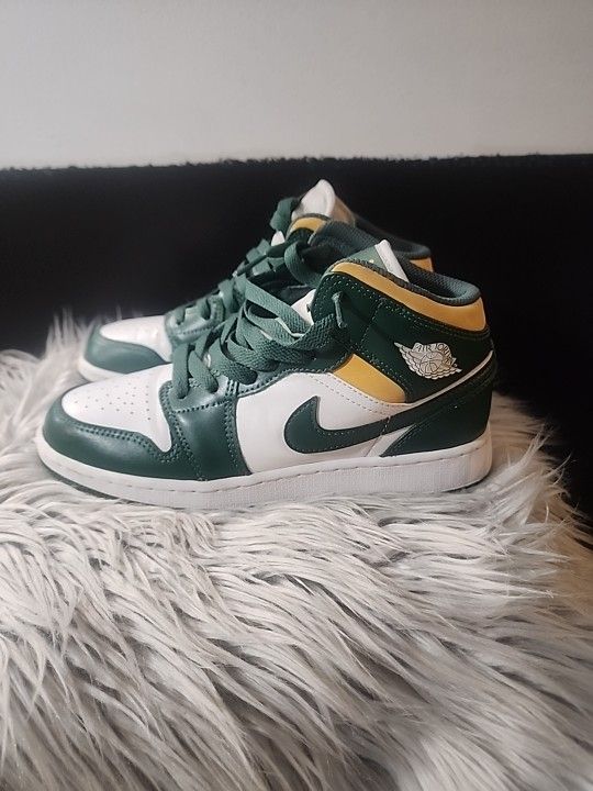 Air Jordan 1 Mid Sonics Size 4.5