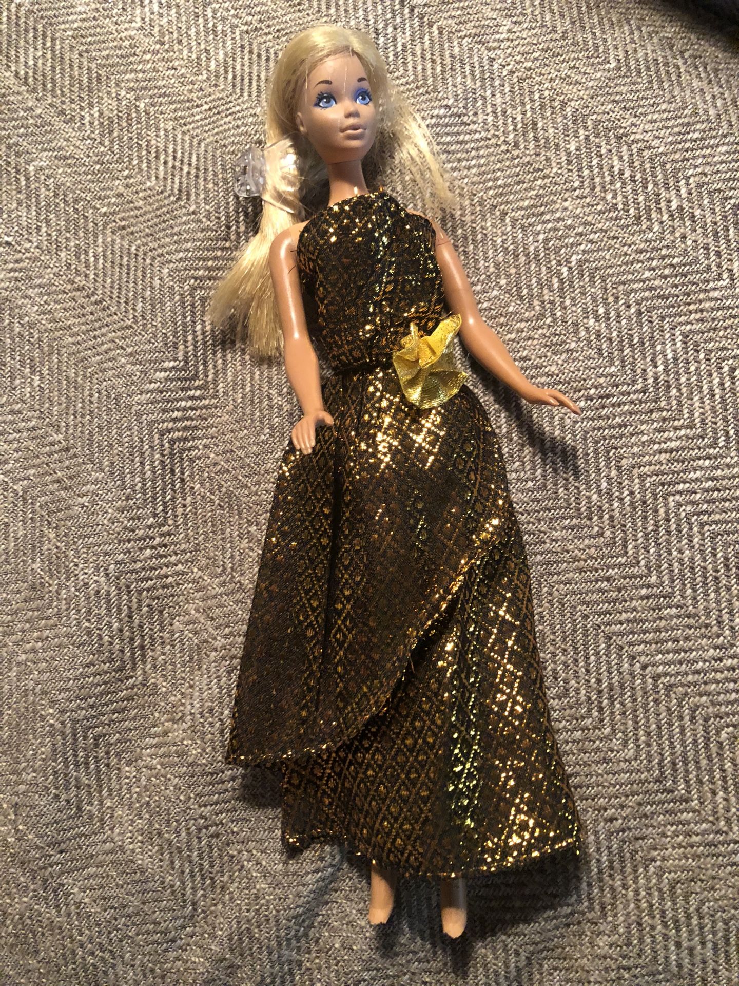 1966 BARBIE AND ACCESSORIES 