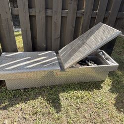 Última Aluminum Tool Box