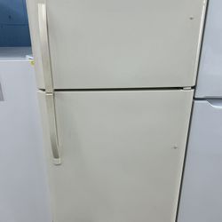 18 Cubic Foot Refrigerator With Ice Maker 