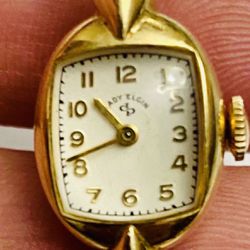 ELGIN DELUXE VINTAGE FOR WOMEN ( The Case Is 14K Solid Gold)