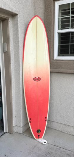 7’6” Realm surfboard midlenth