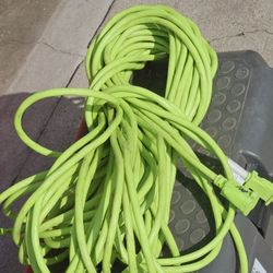 100' Feet Extension Cord In Grate Working Condition, No Cuts 