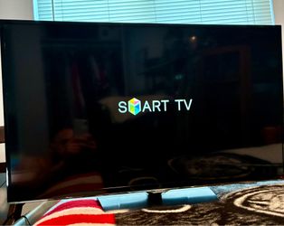 Samsung 32” smart TV great working condition includes remote
